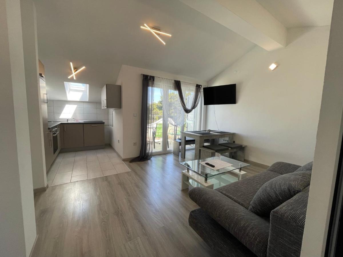 Apartments Villa M&M Bibinje Bagian luar foto