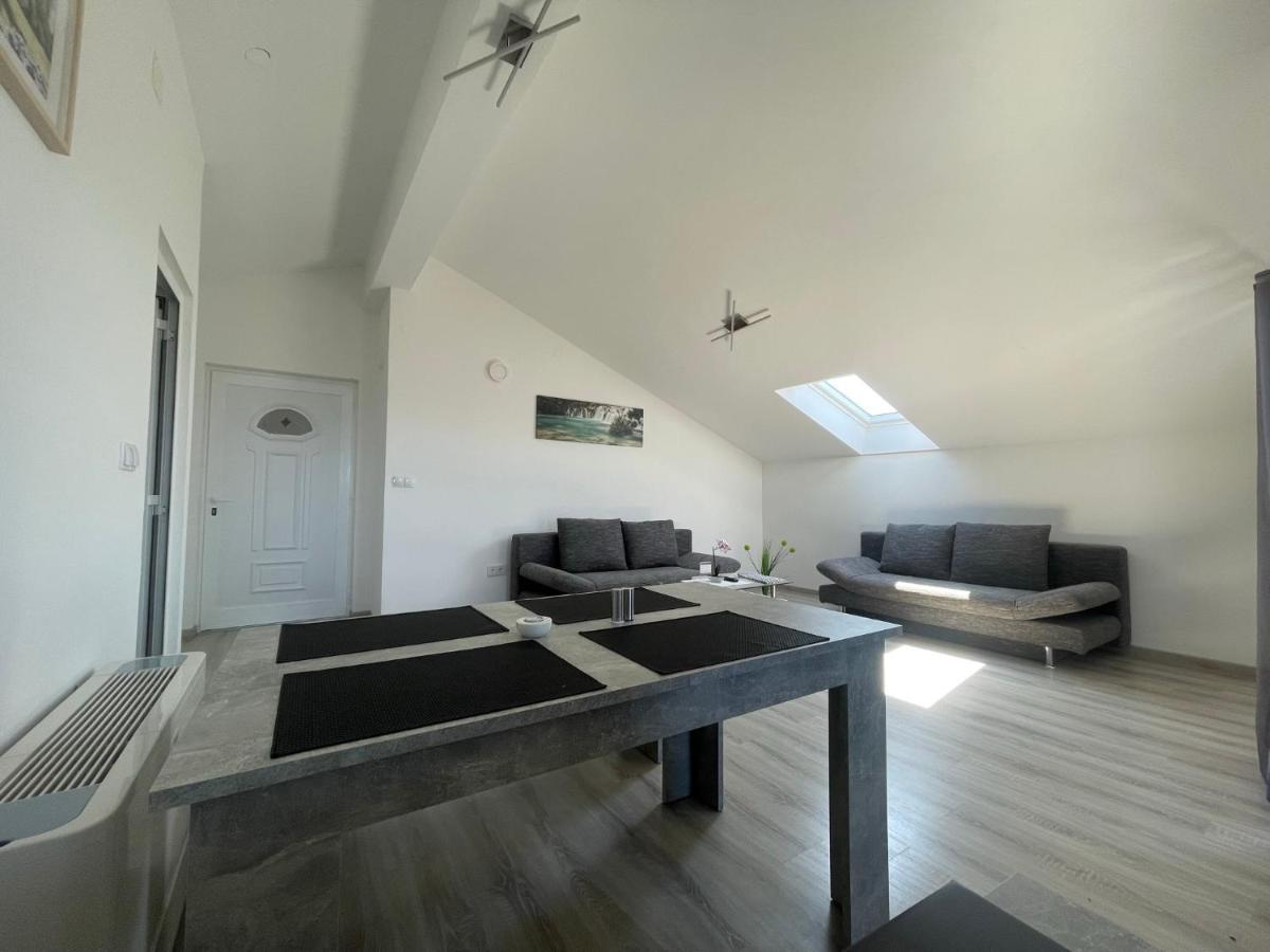 Apartments Villa M&M Bibinje Bagian luar foto