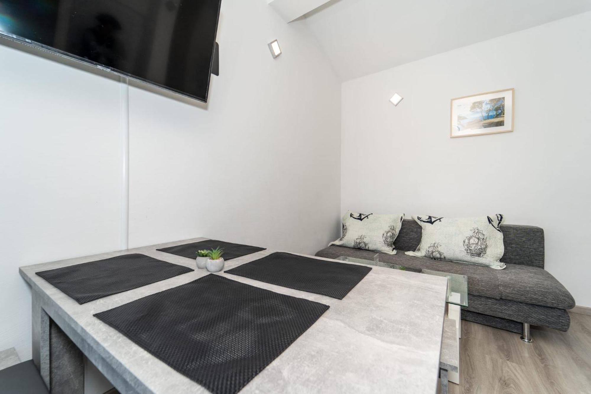 Apartments Villa M&M Bibinje Bagian luar foto